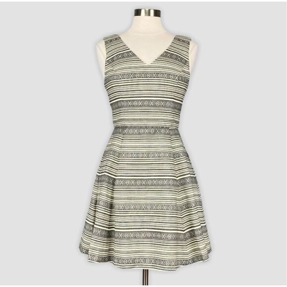 Red Saks Fifth Ave Sleeveless Tribal Print Fit & Flare Dress Back Cut Outs S/P - Picture 7 of 12